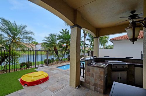 4115 Artesa Dr, Boynton Beach FL  33436-2628 exterior
