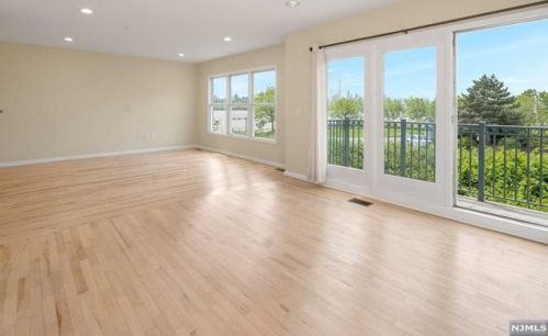128 The Promenade, Edgewater, NJ 07020-2110