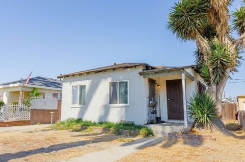11125 Penn St, Lynwood, CA 90262-2422