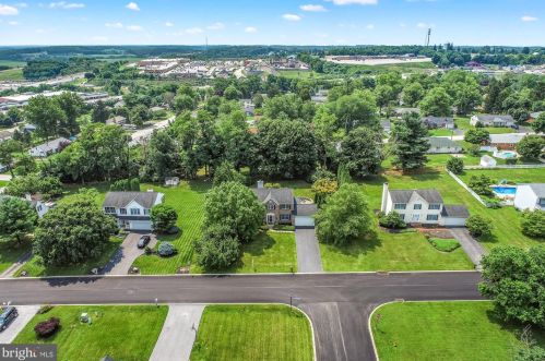 100 Brook Meadow Cir, Shrewsbury PA  17361-1236 exterior