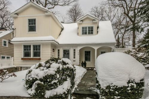 95 Maywood Rd, New Rochelle, NY 10804-4730