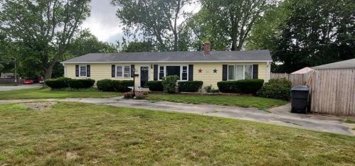 140 Asylum Rd, Warwick RI  02886-7804 exterior