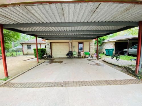 126 Nottingham Ln, Conroe, TX 77301-5150