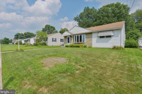 210 Willmont Ave, Barrington, NJ 08007-1239
