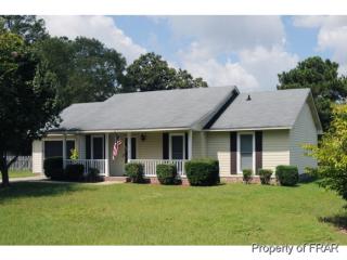 105 Live Oak Dr, Raeford, NC 28376-8237