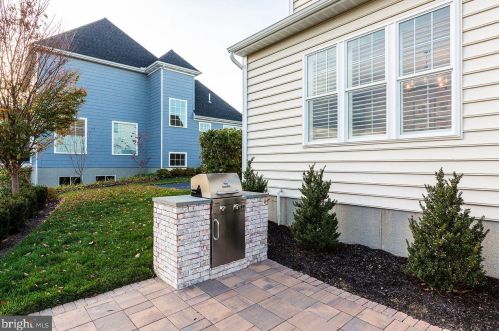 518 Delp Rd, Lancaster PA  17601-2956 exterior