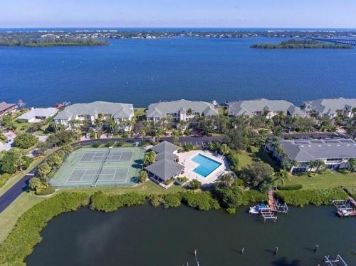 1910 Tarpon Ln, Vero Beach, FL 32960-4261