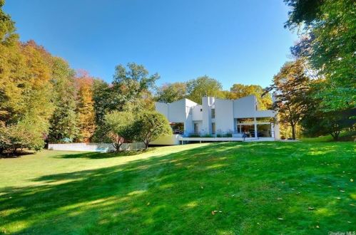 25 Fox Run Rd, Scotts Corners, NY 10576-1727