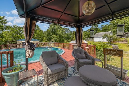 79 Sanders Dr, Florence KY  41042-2833 exterior