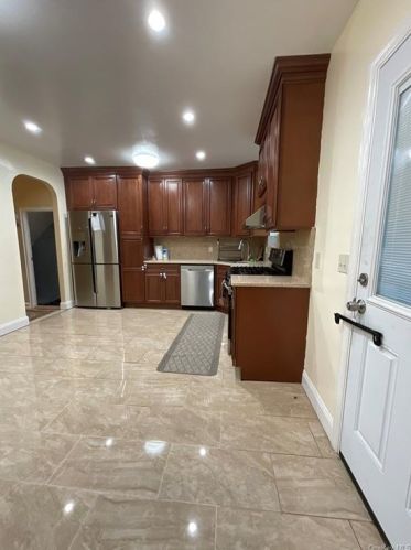 2334 Mickle Ave, Bronx NY  10469-6312 exterior
