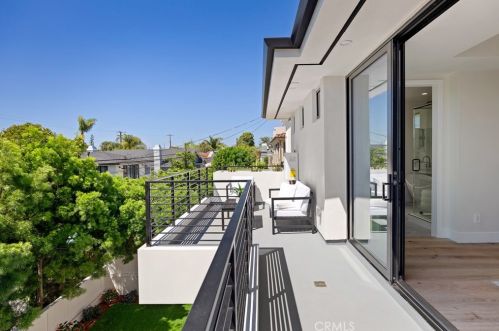 1813 Walnut Ave, Manhattan Beach CA  90266-5018 exterior