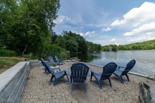 68 Broadway, West Milford Lakes, NJ 07480-4320