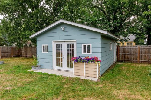 615 Washburne Ave, Paynesville MN  56362-1731 exterior