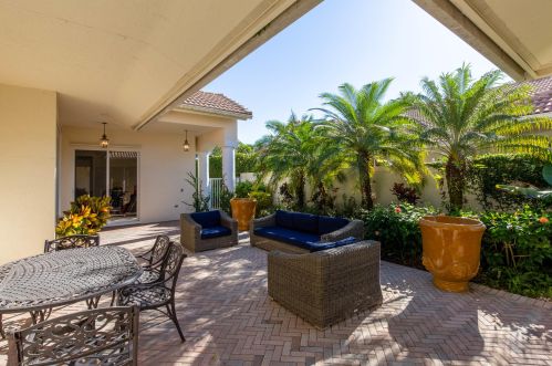 2921 Twin Oaks Way, West Palm Beach, FL 33414-7021