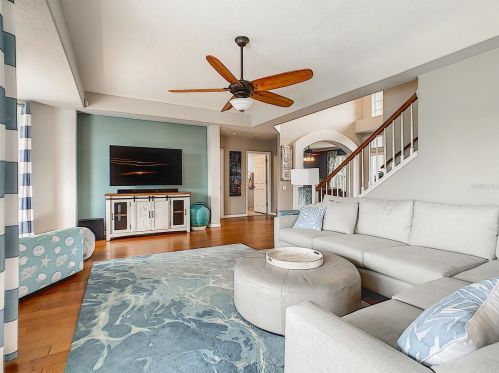4632 Aylesford Dr, Palm Harbor, FL 34685-4009