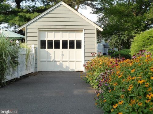 2068 Kuser Rd, Trenton, NJ 08690-3604