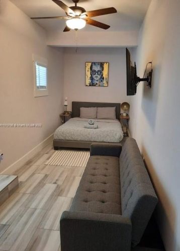 1104 14th Ave, Hollywood FL  33020-6420 exterior