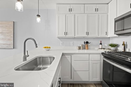 1111 Holbrook Ter, Washington DC 20002-2704 exterior