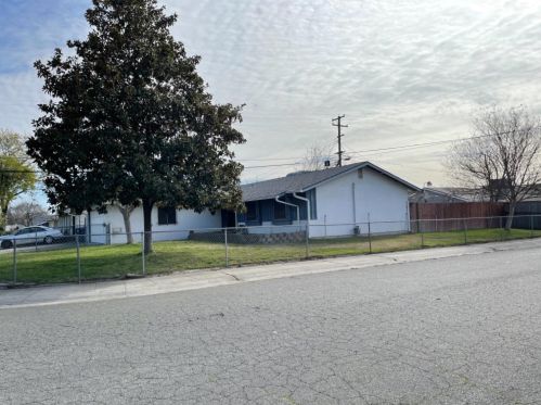 4034 Cortright Way, North Highlands, CA 95660-3446