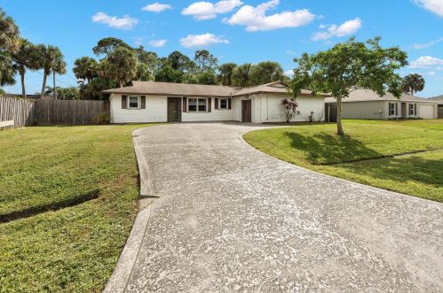 2913 Bridge St, Fort Pierce, FL 34953-3208