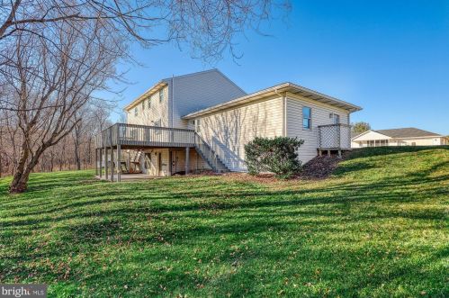 56 Sherwood Cir, West Enola PA  17025-1840 exterior