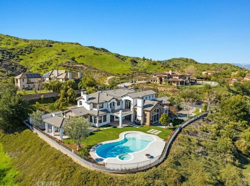 25682 Oak Meadow Dr, Santa Clarita CA  91381-0762 exterior