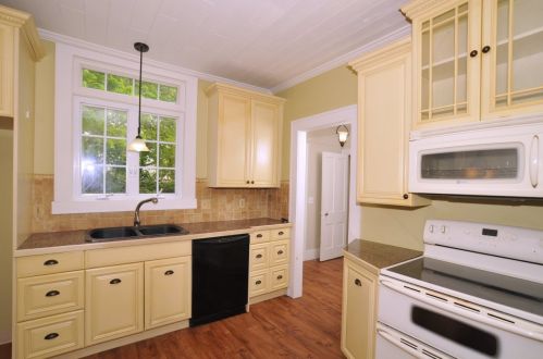 819 Oakland Ave, Waukesha, WI 53186-5146