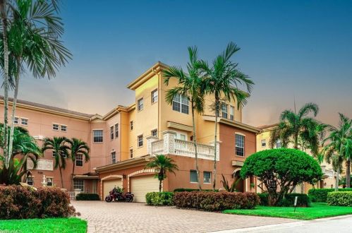 510 Avellino Isles Cir, Naples, FL 34119-2379