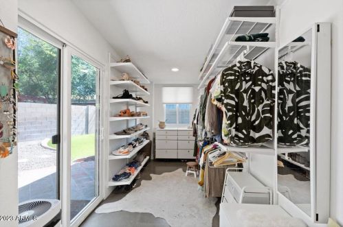 6811 11th Pl, Phoenix AZ  85014-1027 exterior