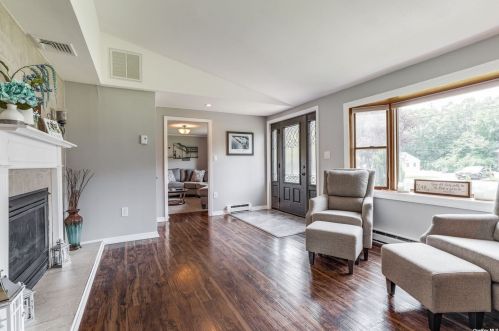 129 Crystal Brook Hollow Rd, Mount Sinai NY  11766-2102 exterior