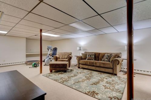 58 Quail Hollow Dr, Southington CT  06489-1616 exterior