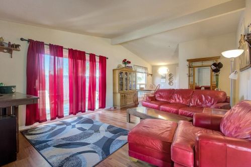 6261 La Cienega Dr, North Highlands, CA 95660-4150