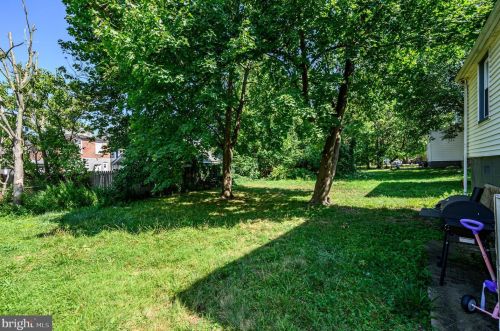 18 Barber Ave, West Deptford NJ  08096-2414 exterior