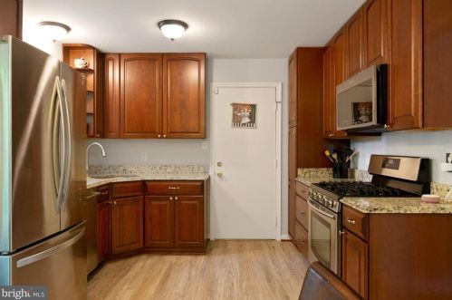 9514 Wallingford Dr, Springfield VA 22015-1738 exterior