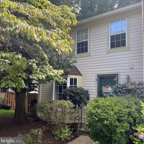 5750 Walnut Wood Ln, Springfield, VA 22015-2709