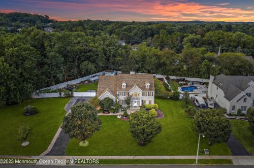 5 Tranquil Ct, East Freehold, NJ 07728-9384