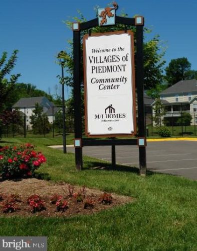 6857 Hartzell Hill Ln, Haymarket VA  20169-4944 exterior