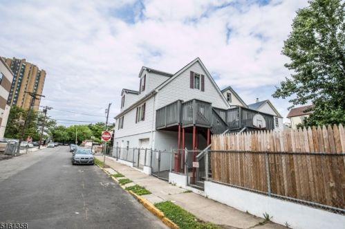 33 Dover St, Paterson, NJ 07501-3101