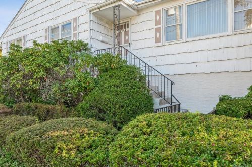 104 Overlook Rd, White Plains, NY 10605-2521