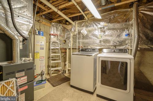 312 Hedgestone Ter, Leesburg VA  20176-4842 exterior