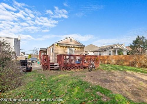 93 Sunset Ave, Tinton Falls NJ  07701-1433 exterior