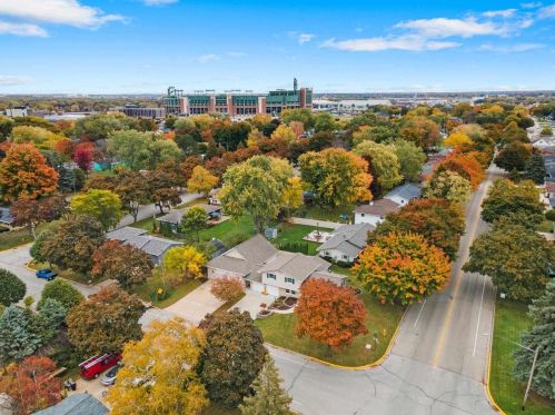 2075 Orrie Ln, Green Bay, WI 54304-4159