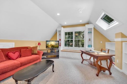 812 Pleasant St, Southington CT  06489-2015 exterior