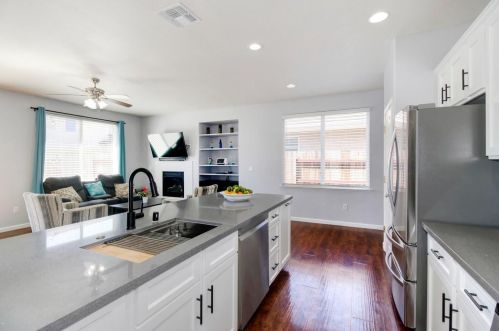 9674 Two Harbors Dr, Elk Grove CA  95624-4491 exterior