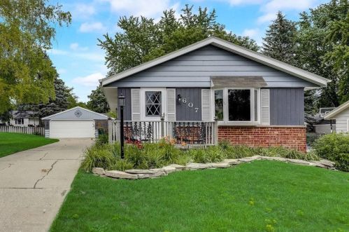 607 Robin St, West Bend, WI 53090-2720
