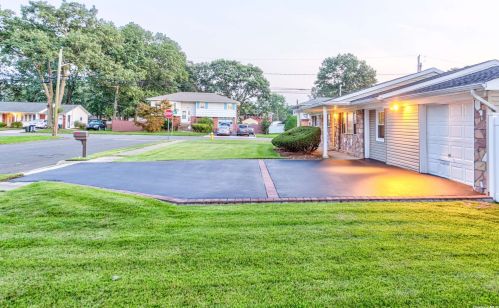 2 Norma Pl, Amityville, NY 11701-1811