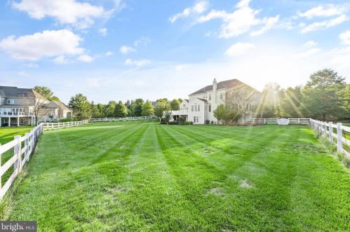 20906 Mcintosh Pl, Leesburg VA  20175-6372 exterior