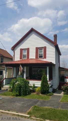120 4th St, Ganister, PA 16693-1020