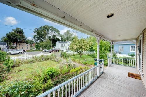 18 Pearl St, Manchester, CT 06040-5310