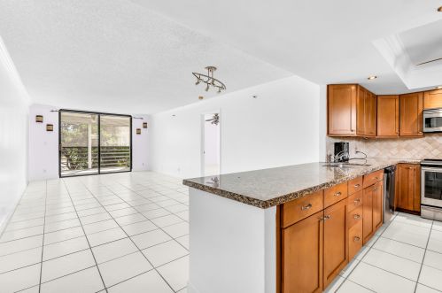 5340 2nd Ave, Boca Raton, FL 33487-3824